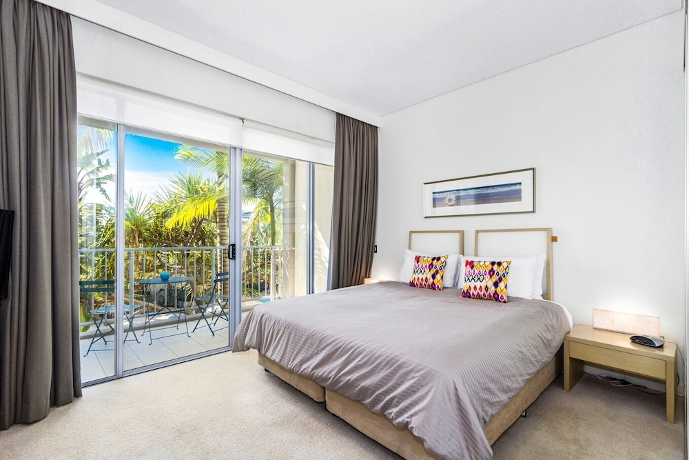 Suite, 3 Bedrooms, Jetted Tub, Park View photo 2