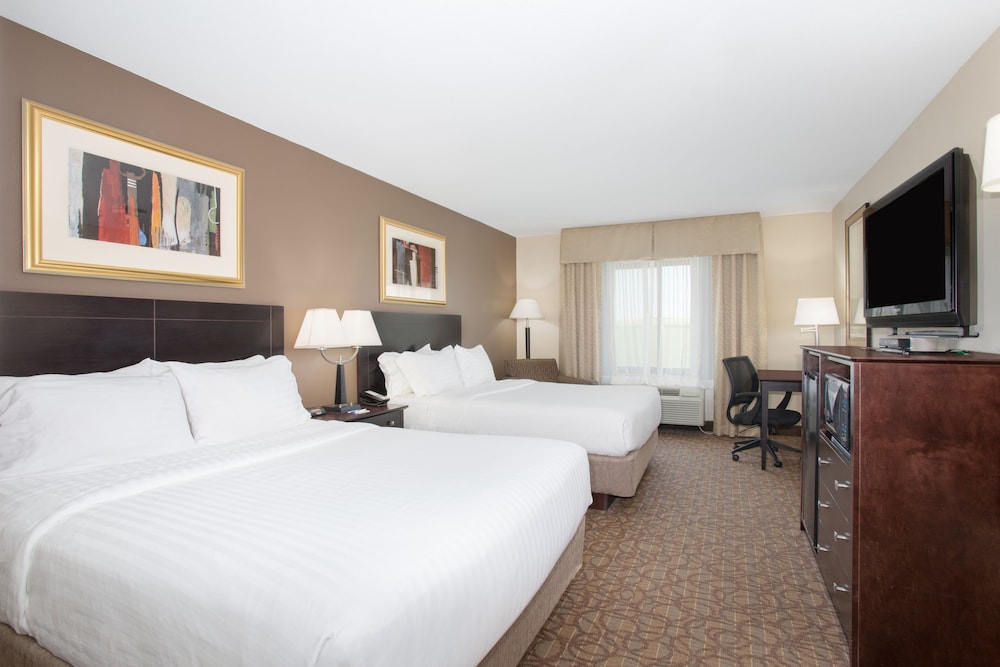 Suite, Multiple Beds (Wet Bar) - Photo 1