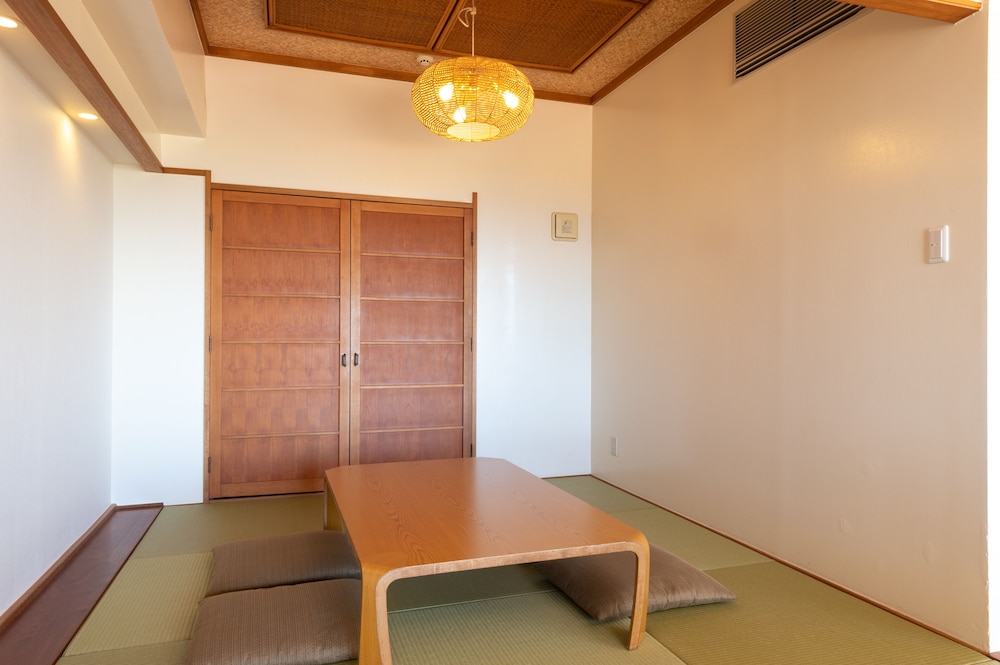 Deluxe Family Room (Japanese Western Style), Non Smoking - Photo 3