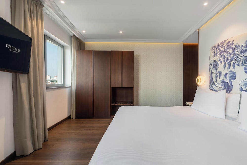 Deluxe Double Room Single Use, City View - Photo 9