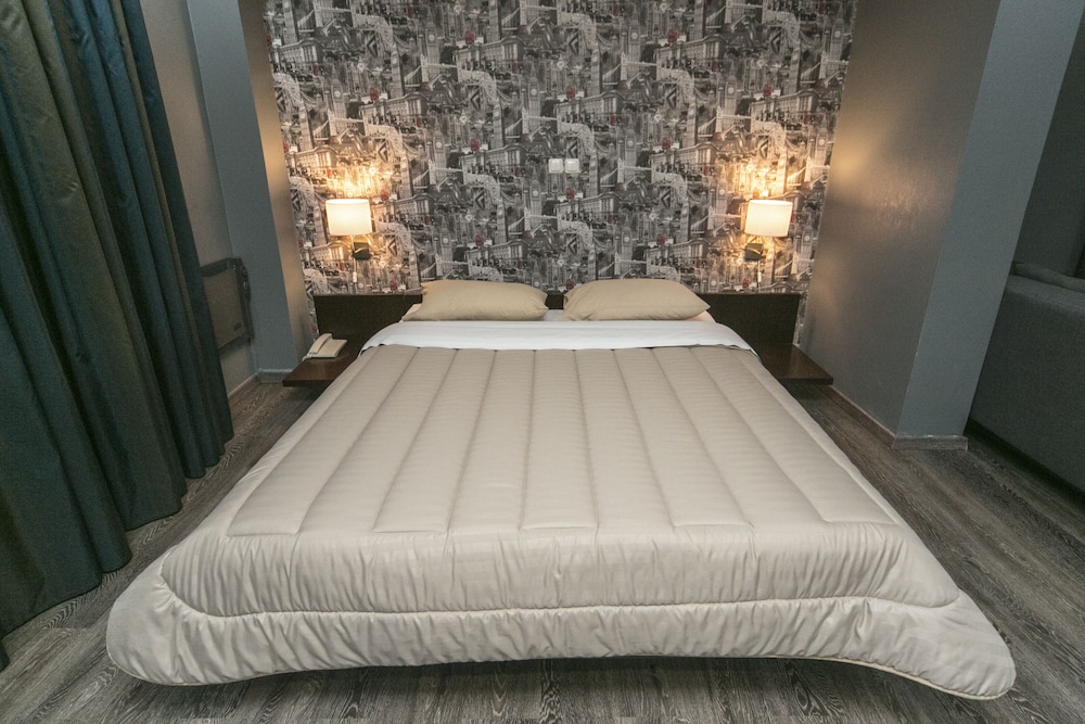 Suite - Photo 3
