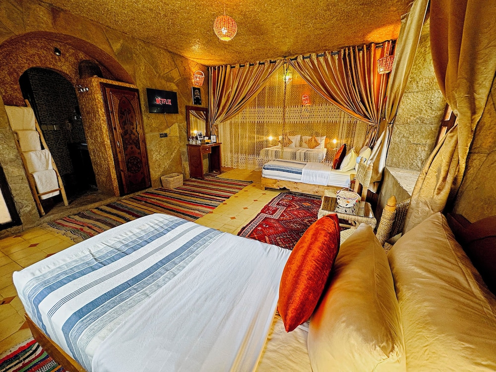 Family Quadruple Room, Multiple Beds, Garden View, Mountainside photo 3