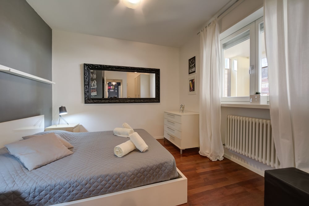 Honeymoon Apartment, Multiple Bedrooms (Suite 22)