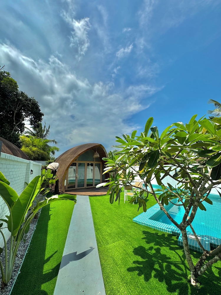 Pool View Room with Private Pool - Photo 20