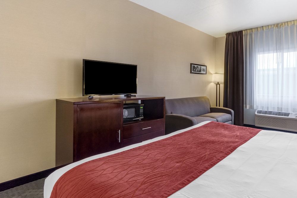 Standard Room, 2 Queen Beds - Photo 2