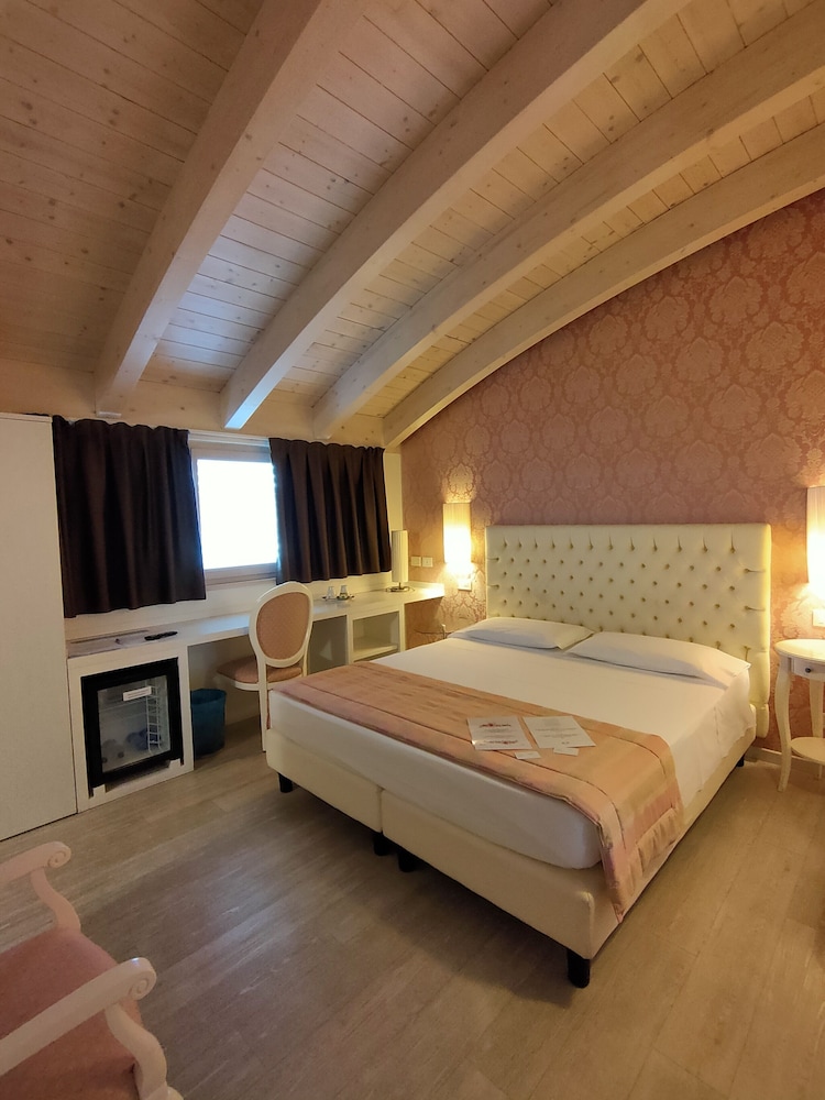 Standard Double or Twin Room, 2 Bedrooms, Tower