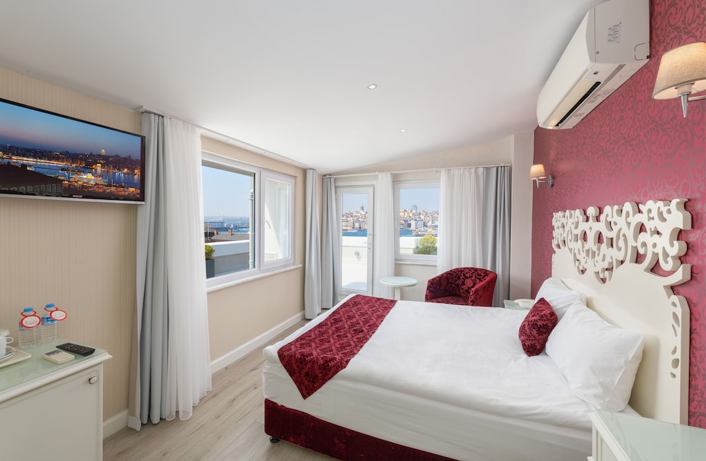 Deluxe Double or Twin Room, Terrace, Sea View photo 3