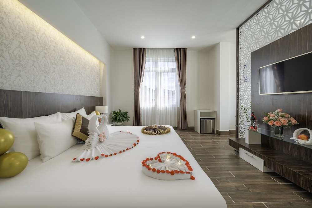 Panoramic Suite, Balcony, Hill View photo 3