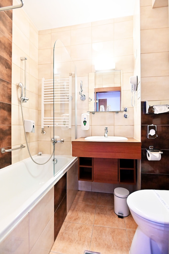 Standard Double or Twin Room - Photo 3