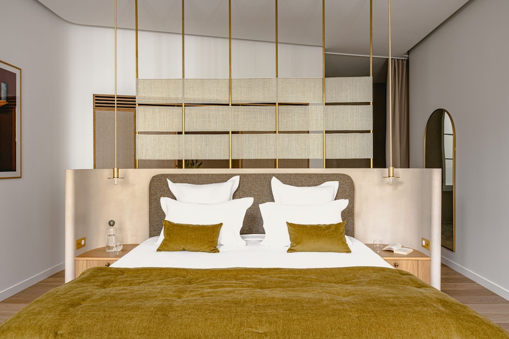 Deluxe Suite, Ensuite photo 2