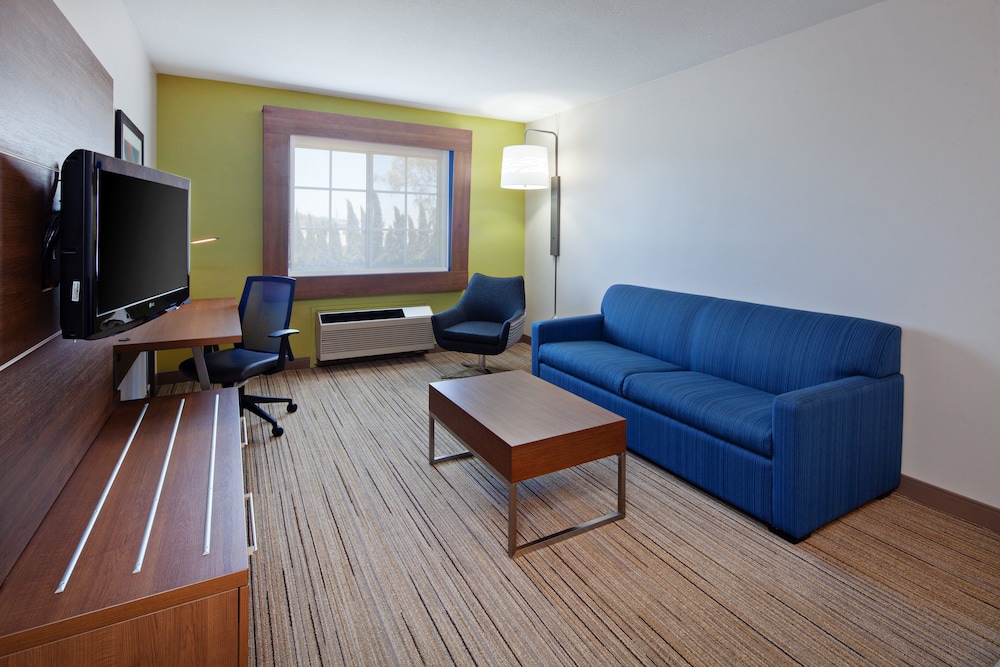 Suite, Multiple Beds - Photo 5