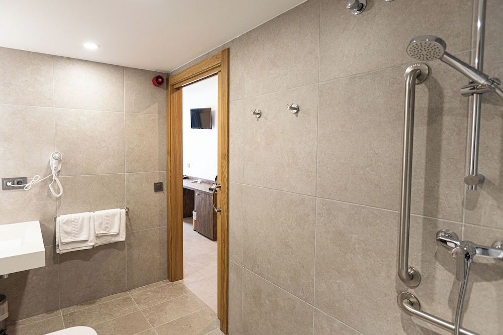 Comfort Room - Photo 11
