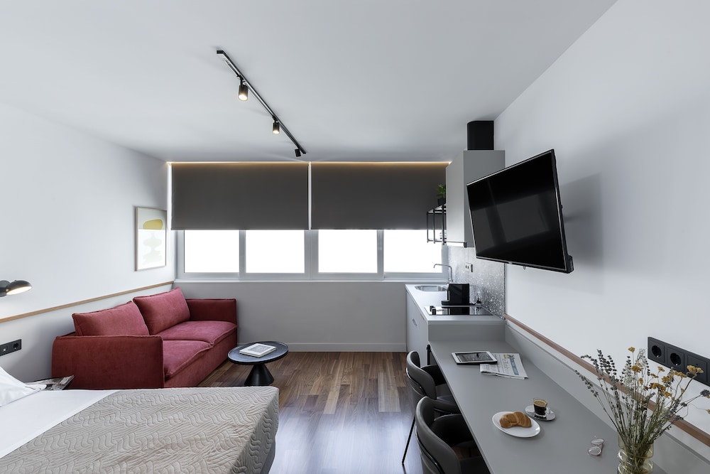 Deluxe Studio