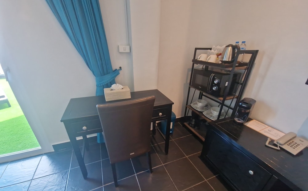Premier Double Room, 1 King Bed photo 2