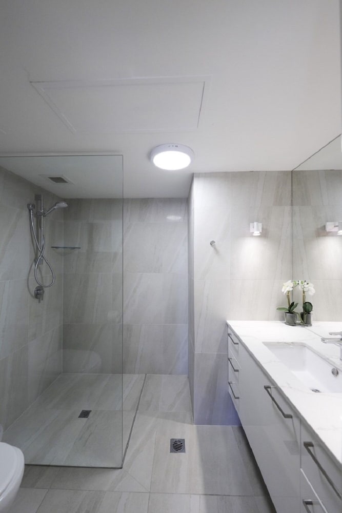 2 Bed/2 Bath Deluxe Low Floor photo 3
