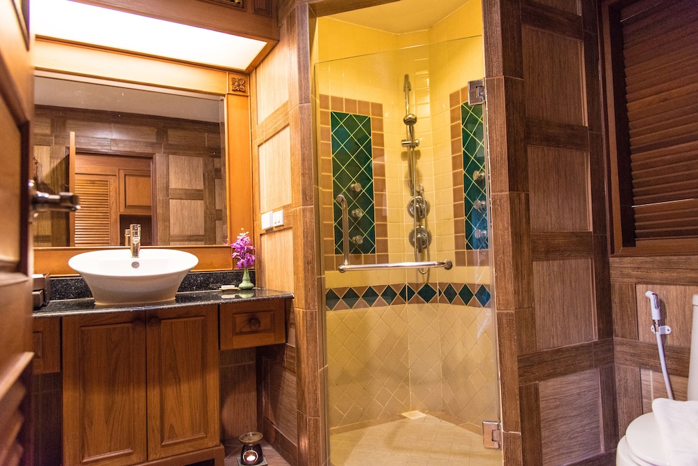Deluxe Room, 1 King Bed, Pool Access (Lanna) - Photo 18