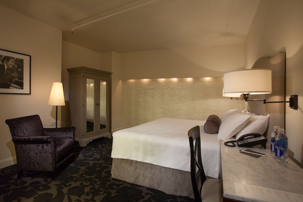 Basic Room, 1 Queen Bed, No Windows (Rockstar Room (RSR)) - Photo 2
