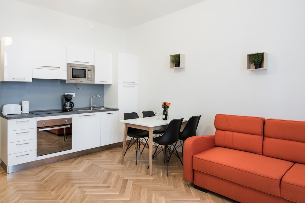 Design Studio Suite, Kitchen ( 04)