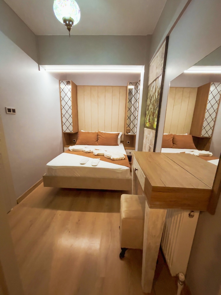 Economy Double Room, 1 Queen Bed photo 1