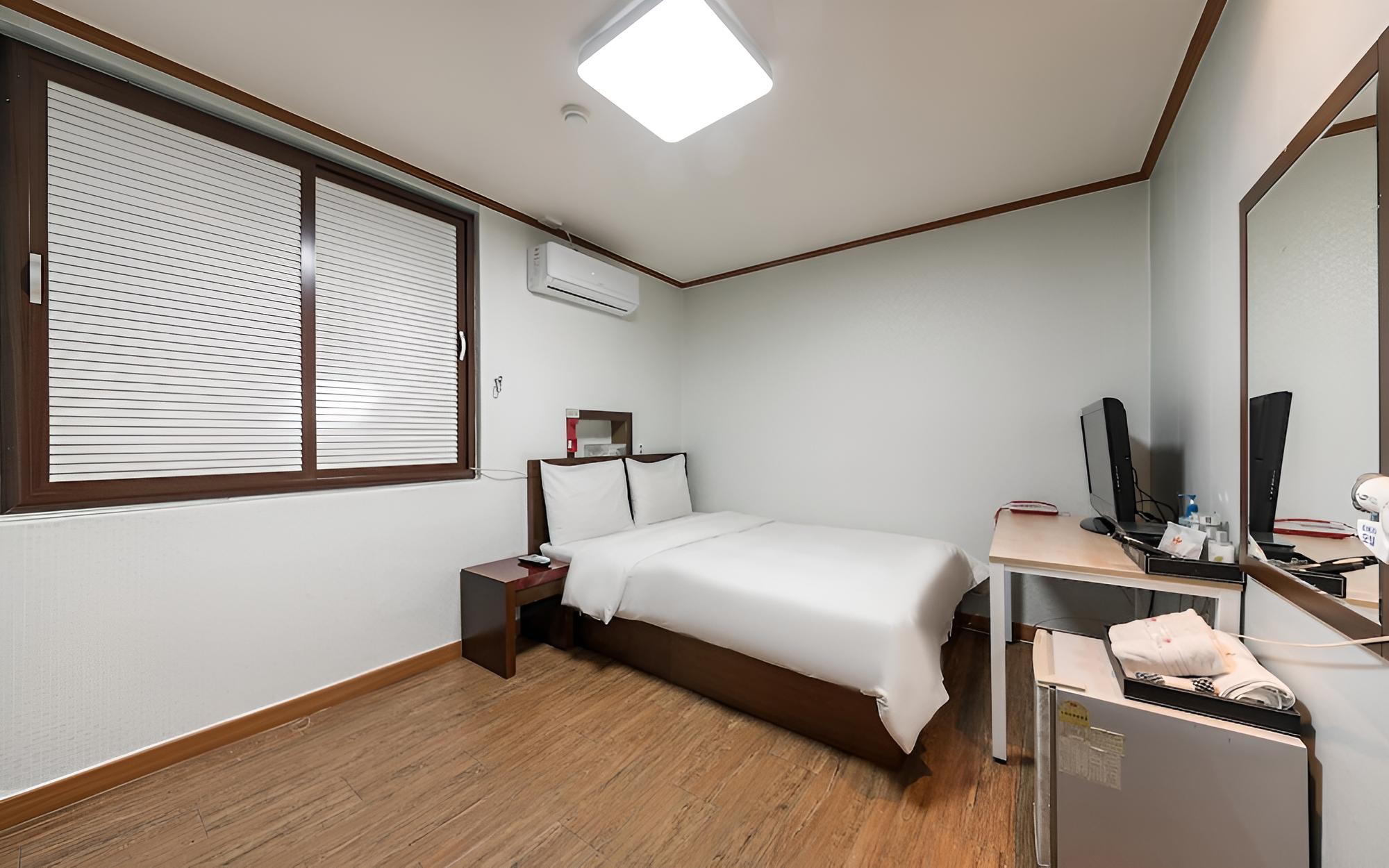 Room (Standard Room) photo 2