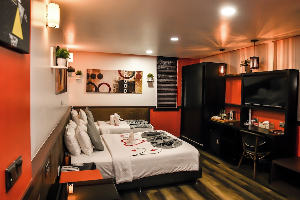 Deluxe Triple Room, City View photo 3