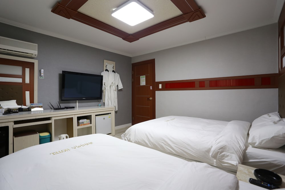 Standard Twin Room photo 2