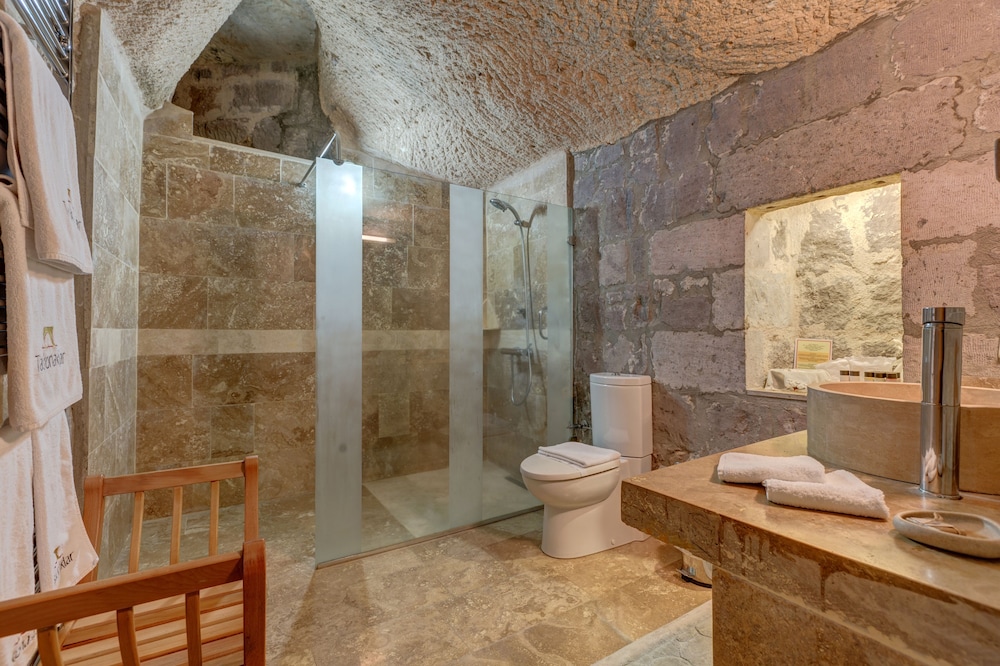 Deluxe Cave Room - Photo 15