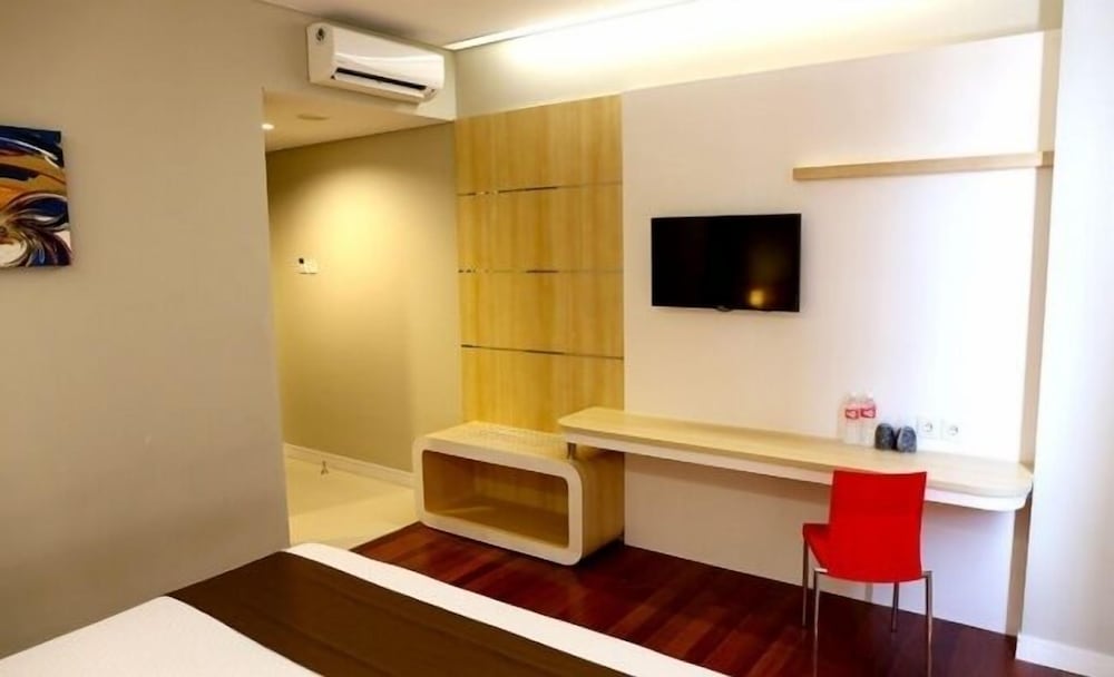 Superior Room, 1 King Bed photo 3