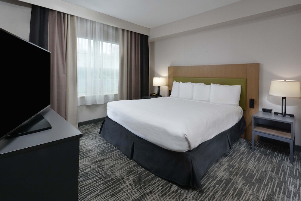 Premium Suite, 1 King Bed, Non Smoking photo 2