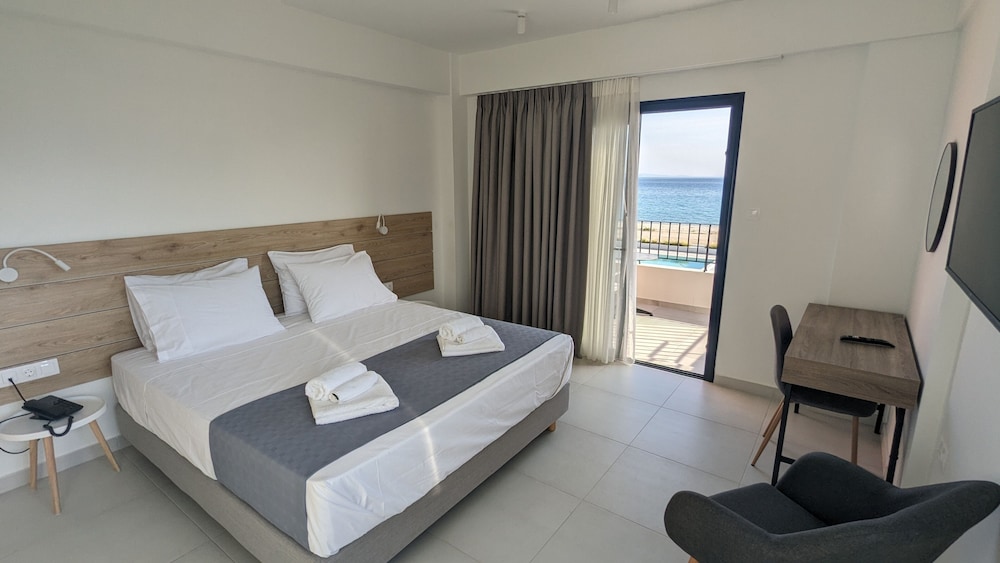Habitación Doble | Vista Superior a la Piscina y al Mar