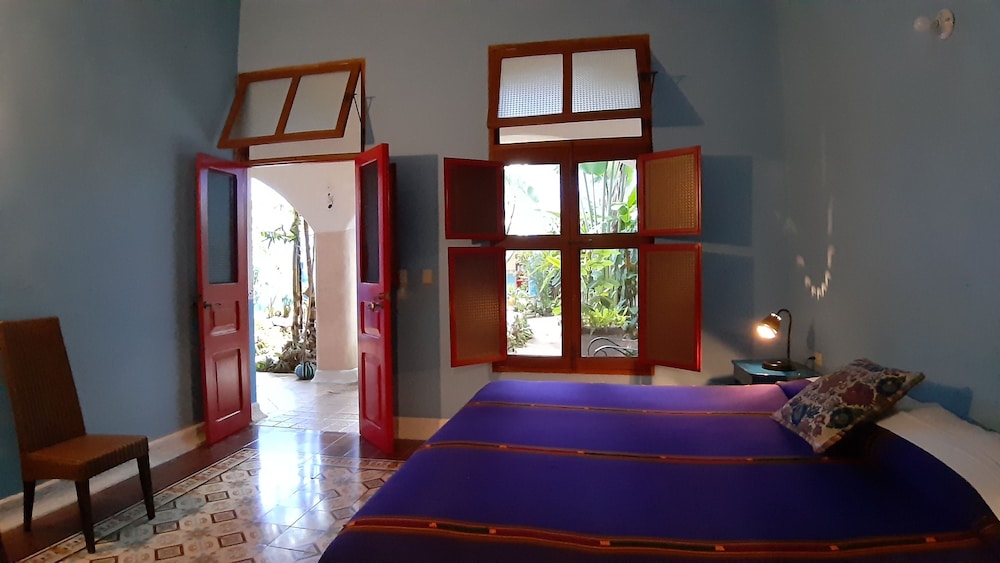 Standard Room, 1 King Bed, Garden View photo 1