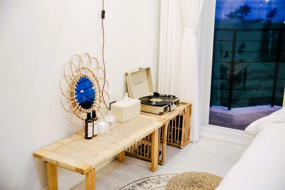Room (3 person room 302) - Photo 2