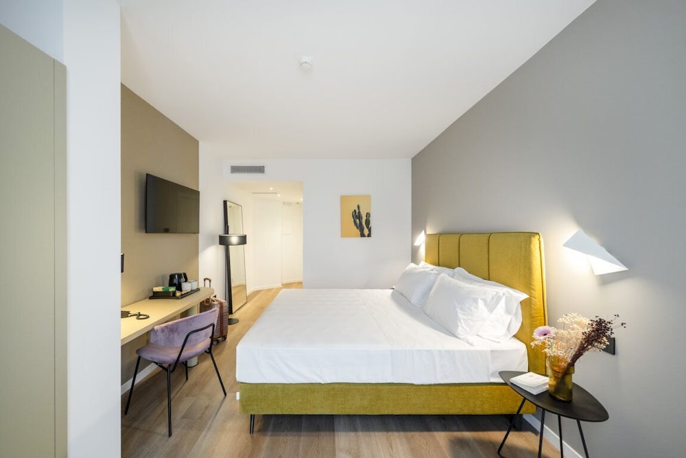 Comfort Double or Twin Room, Non Smoking, City View