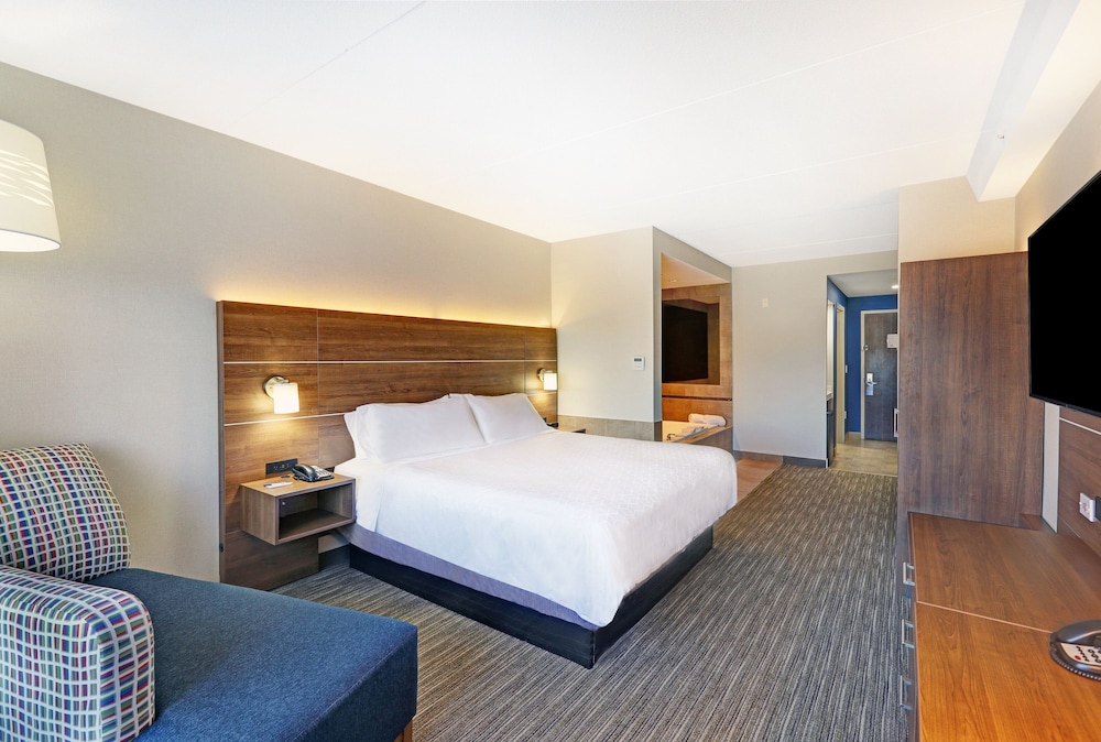 Suite, 1 King Bed, Jetted Tub - Photo 4