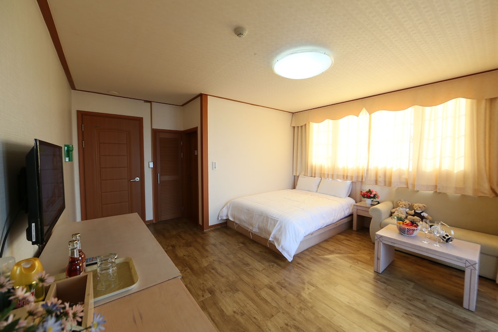 Standard Double Room (15PY, extra person fee over 3 people) photo 2