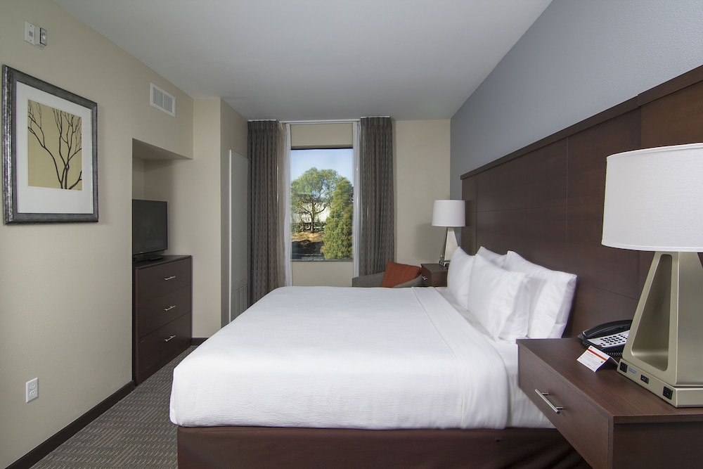 Suite, 2 Bedrooms, Mobility Accessible, Kitchen (Communications, Mobil, Roll-In Shower) photo 2