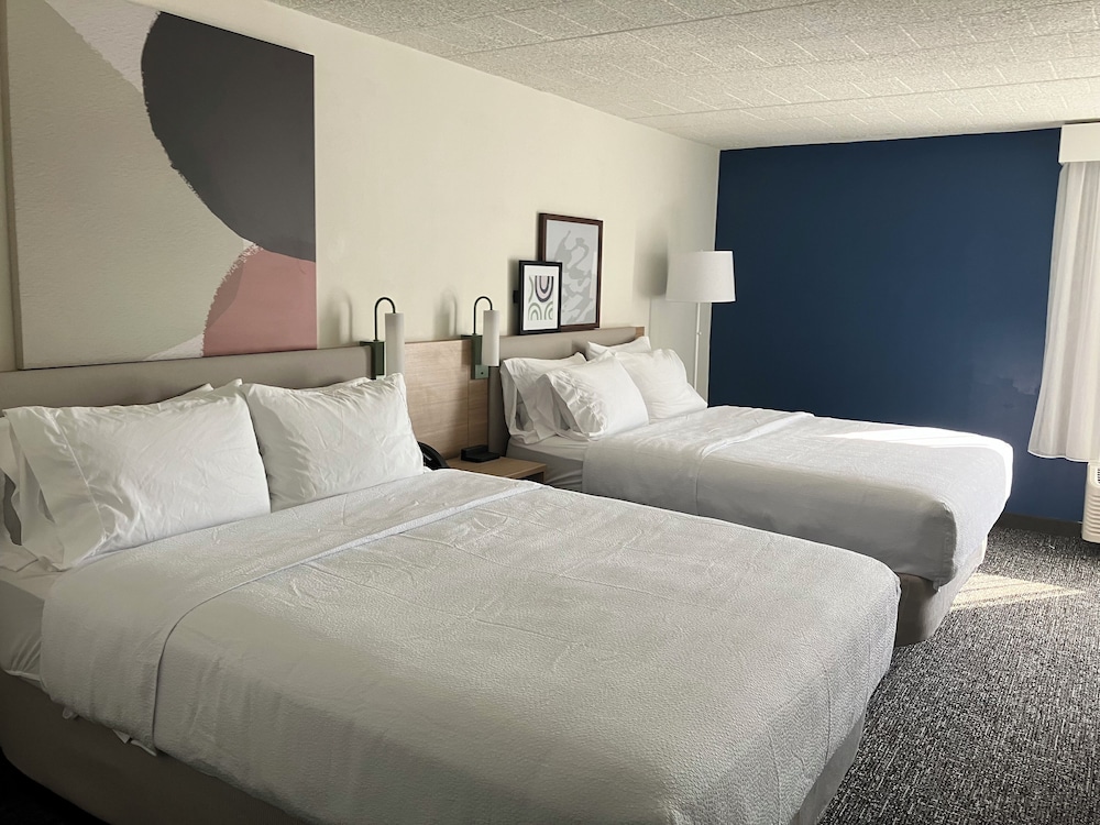 Room, 2 Queen Beds - Photo 1