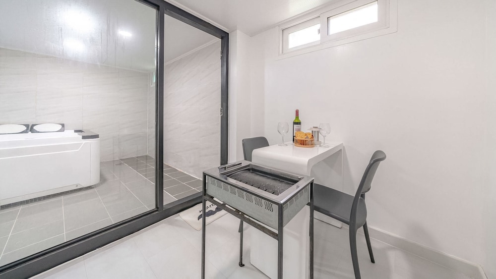 Basic Room, 1 Bedroom (A101) - Photo 6