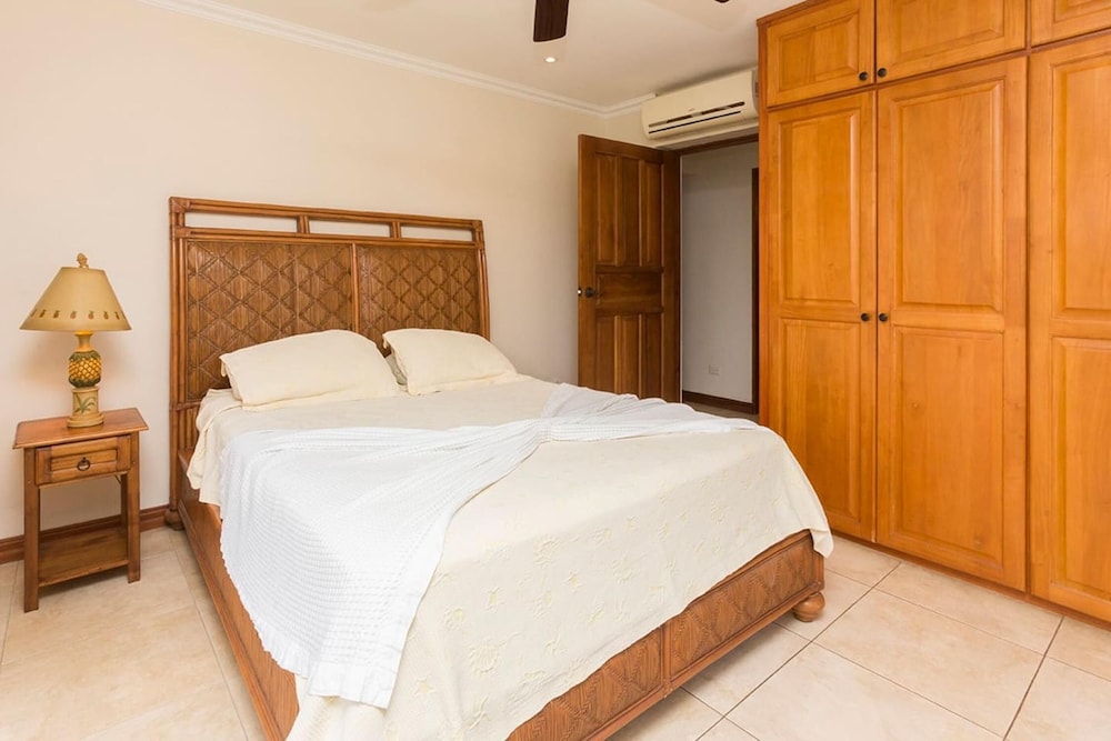 Condo, 2 Bedrooms, Accessible, Beach View