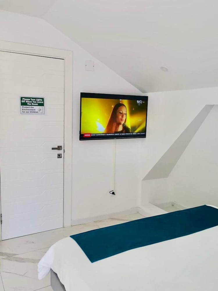 Suite, 1 King Bed, Private Bathroom
