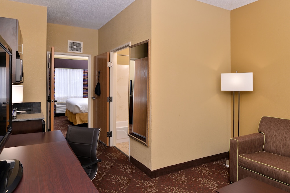 Suite, 1 King Bed With Sofa Bed - Photo 2
