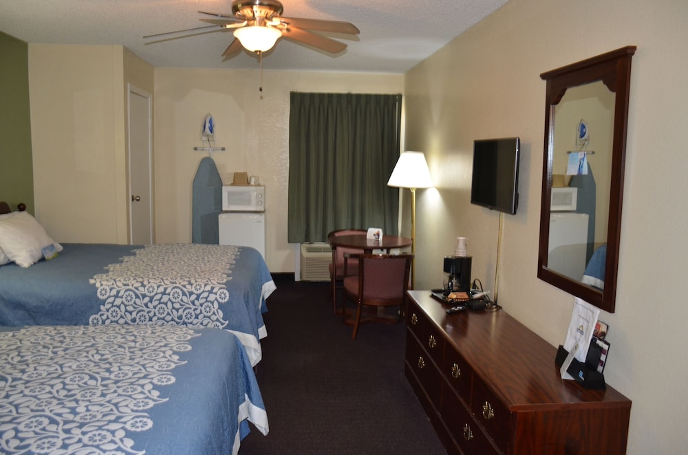 Standard Room, 2 Queen Beds - Photo 6