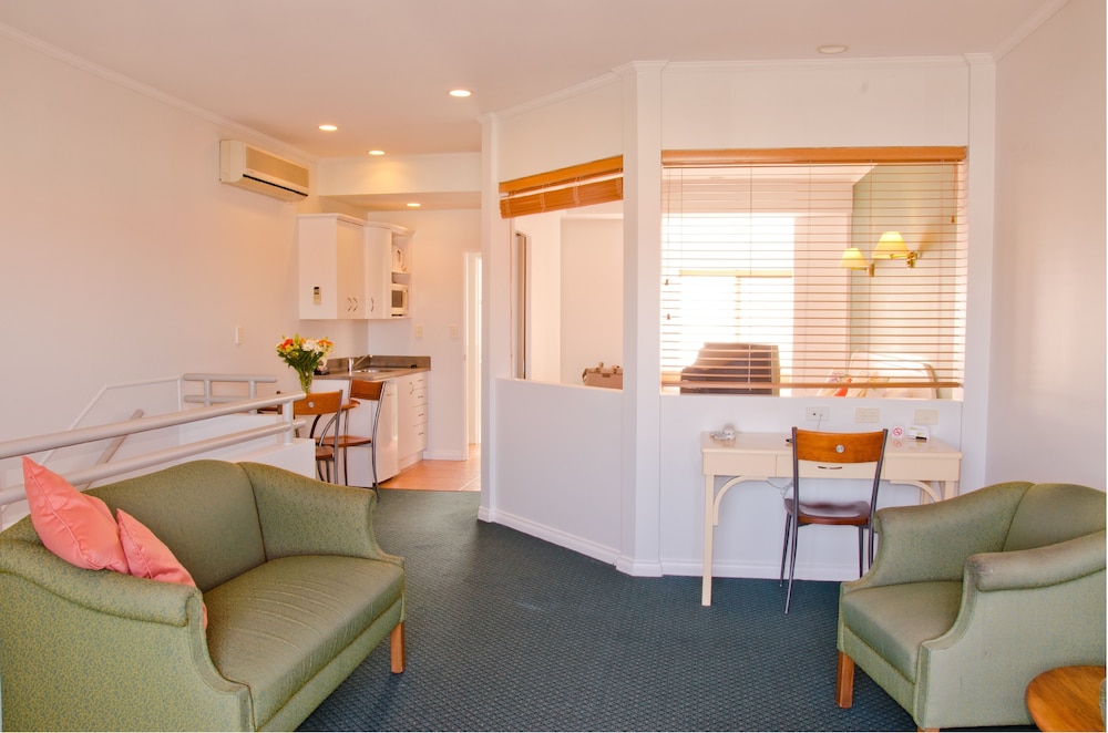 Studio Apartment (No Ocean View) photo 1