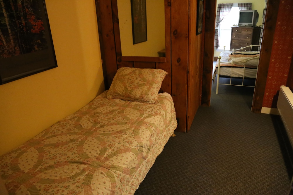 Room for 4, Multiple Beds photo 1