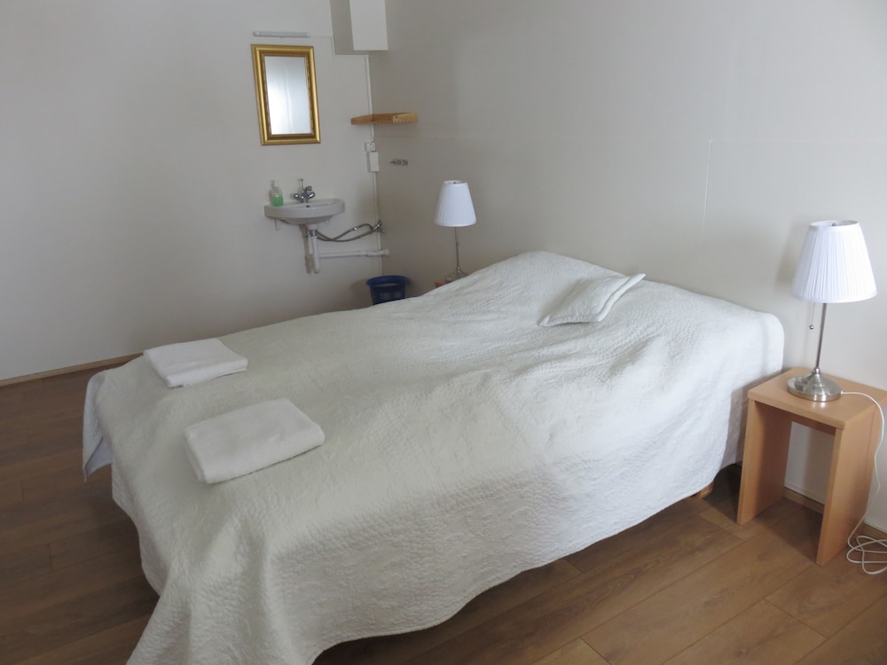 Standard Triple Room, Shared Bathroom photo 3