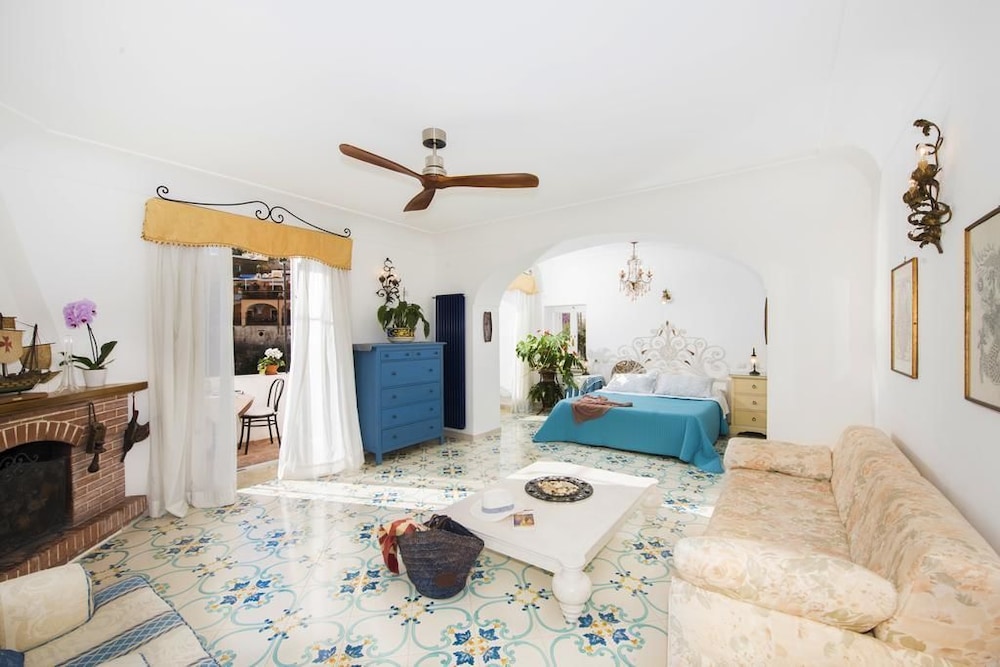 Deluxe Room, 1 Bedroom, Balcony, Sea View photo 2
