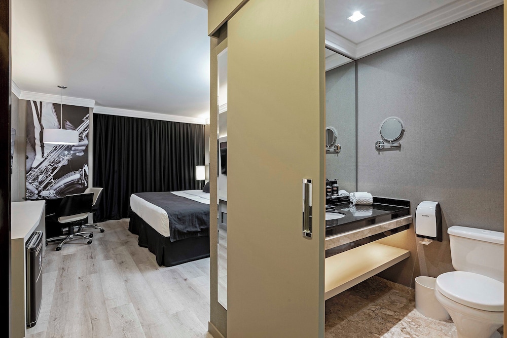 Premium Room - Photo 7