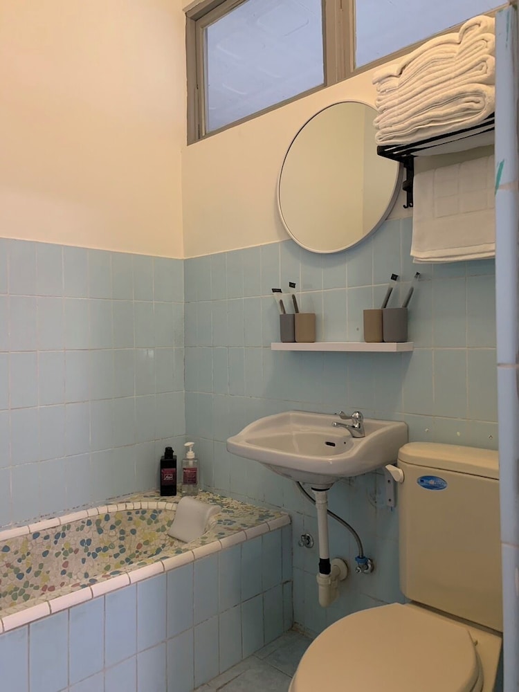 Deluxe Quadruple Room, Non Smoking, Private Bathroom - Photo 2