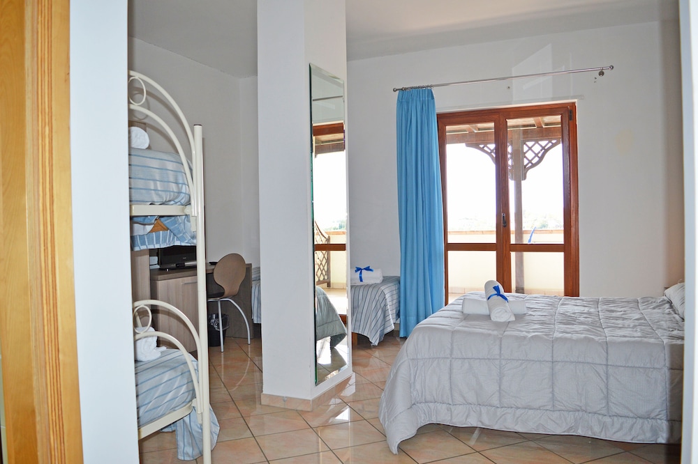 Deluxe Quadruple Room, Multiple Beds