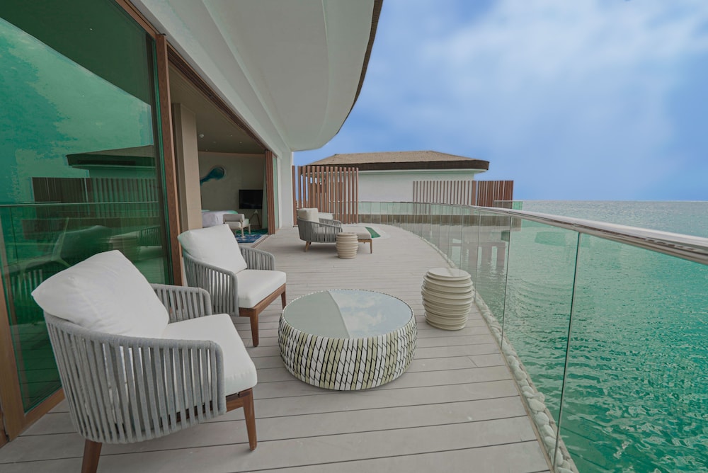 Water Bungalow Suite - Photo 8